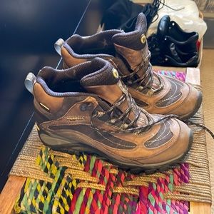 NEVER WORN Merrell vibram hiking boots size 7.5